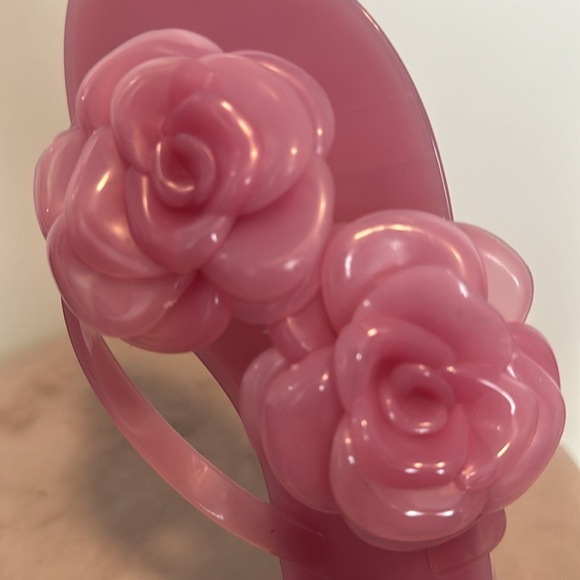 NWOT Stunning and romantic size 5 Melissa pink flip flops! - Picture 9 of 10